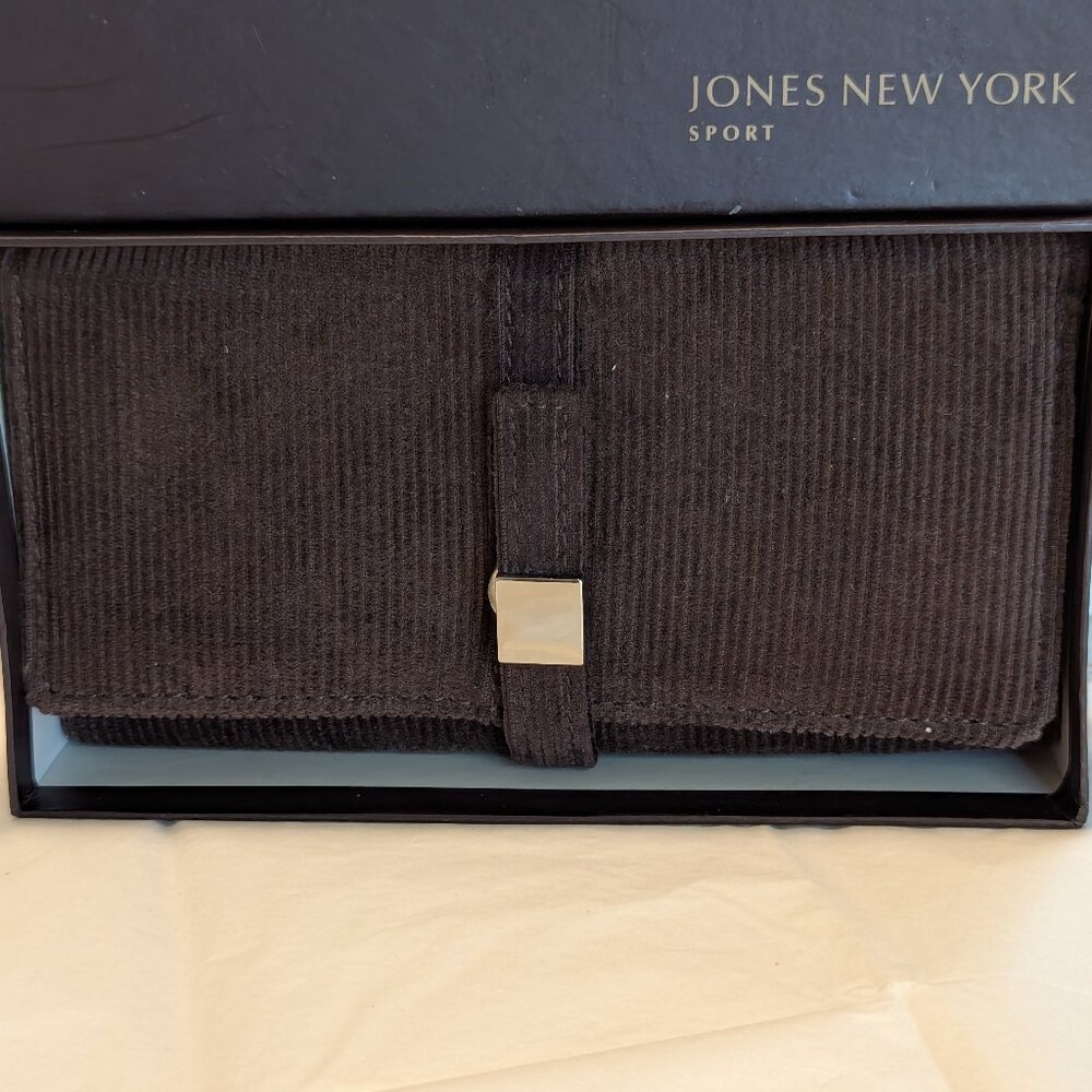 New Old stock Jones New York Wallet dark Brown Bifold with lots of Room